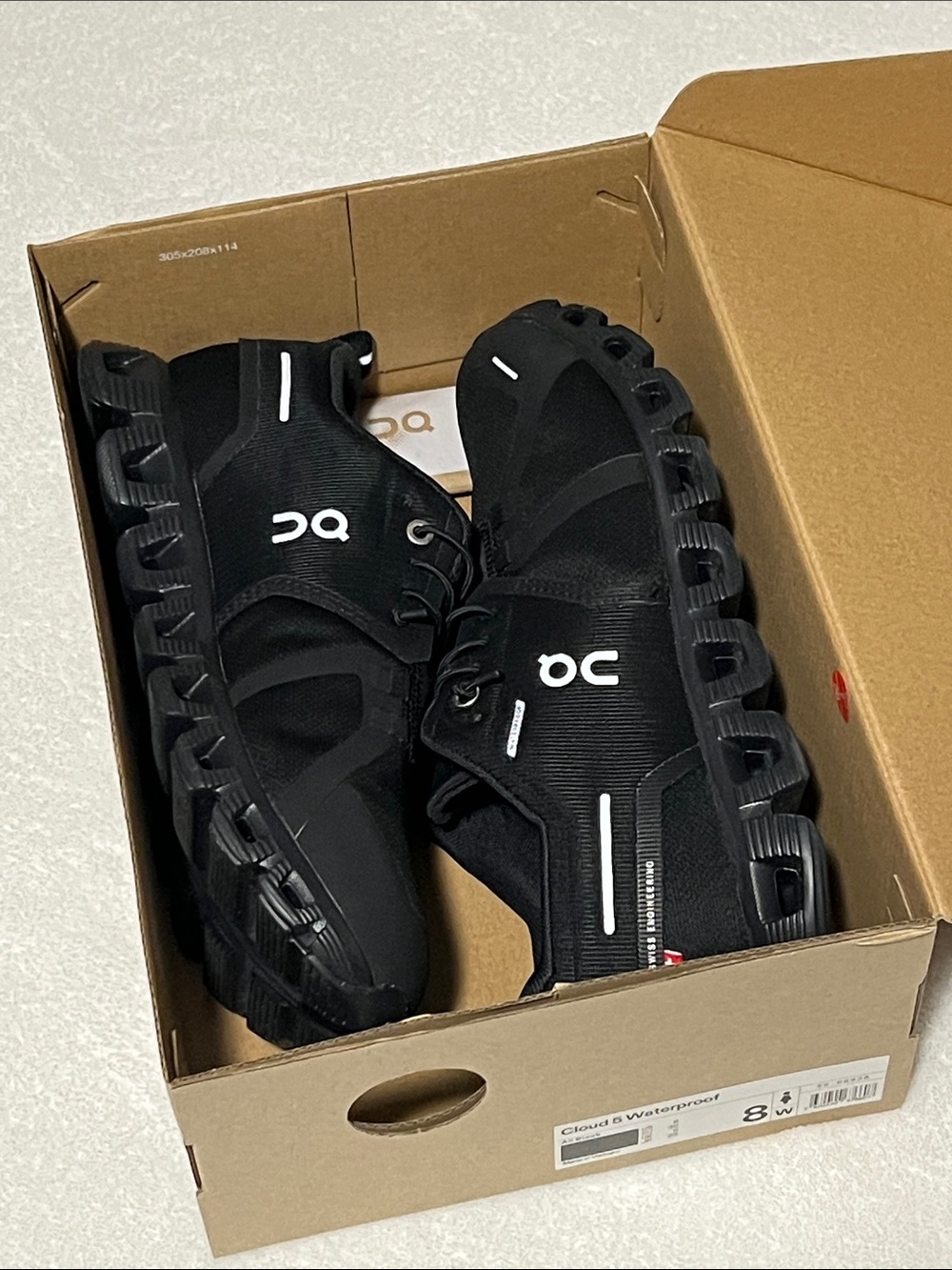 New with Box! On Cloud Cloud 5 Waterproof Shoes Sneakers Women Size 8 Black